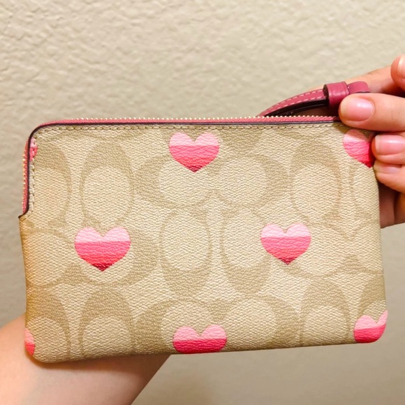 NWOT Coach Wallet Wristlet With Strap, Heart Print, Tan/Pink - Picture 2 of 3